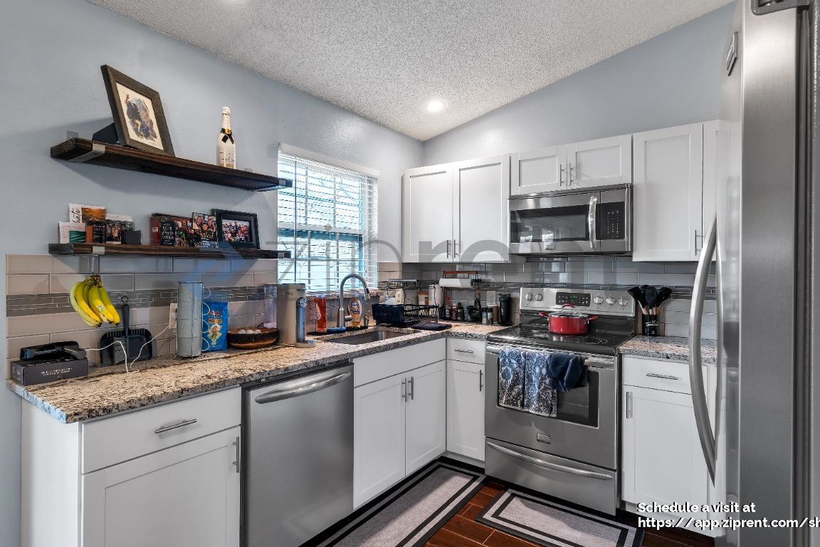 Building Photo - 208 Pap Finn Ct