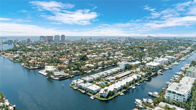 Building Photo - 180 Isle of Venice Dr
