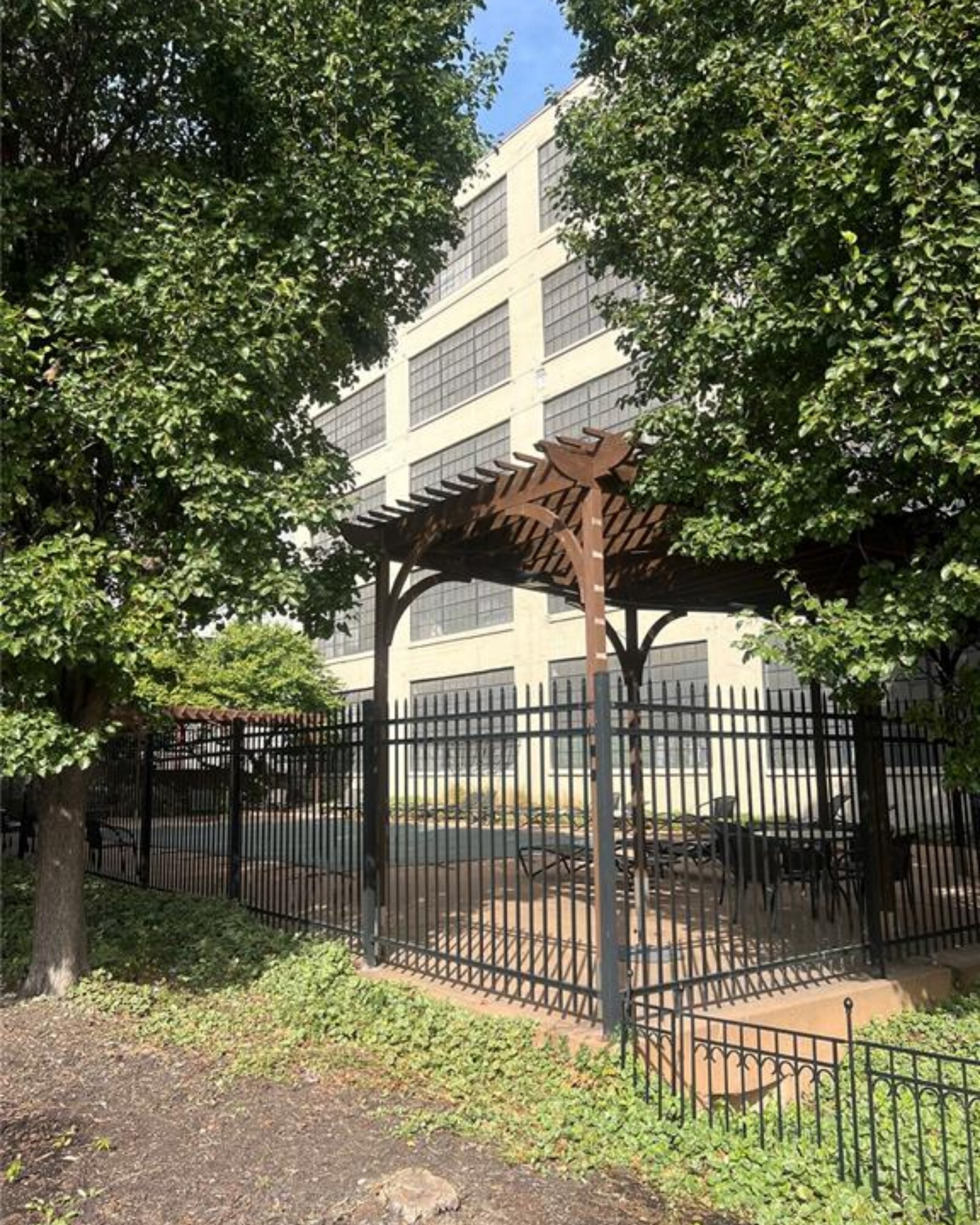 Building Photo - 4100 Forest Park Ave