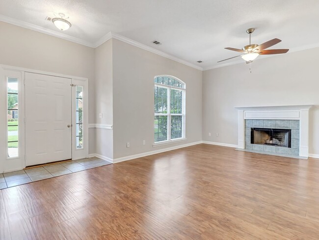 Building Photo - 4 Bed/2 Bathroom Home in Richmond Place