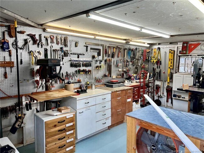 Building Photo - 1950 SW Palm City Rd