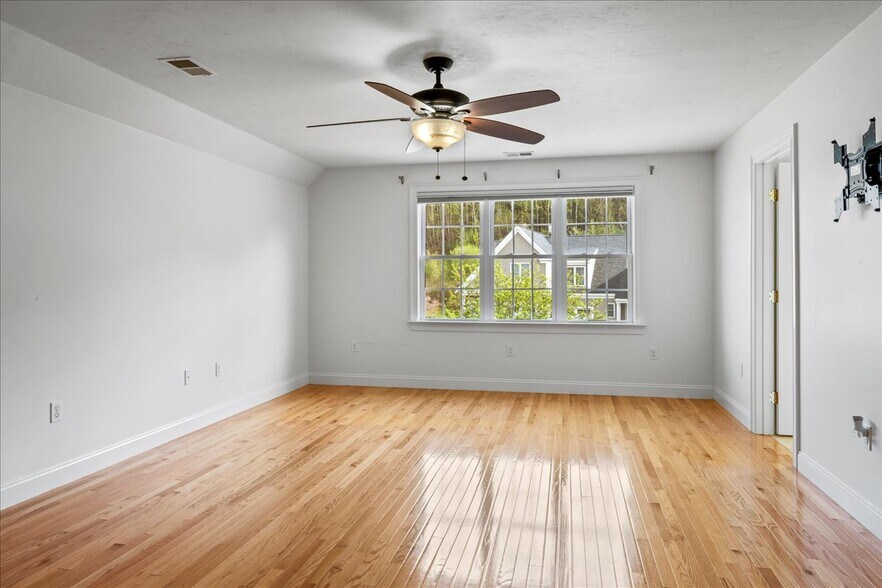 Building Photo - 6 Longview Cir