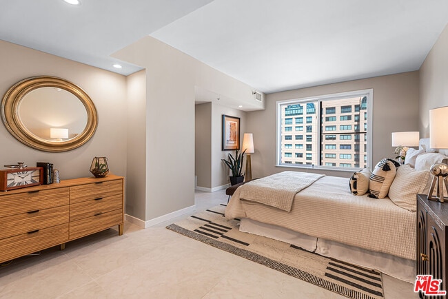 Building Photo - 10550 Wilshire Blvd