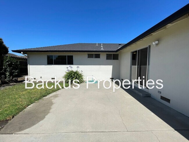 Building Photo - Beautiful four bedroom home in South Salinas
