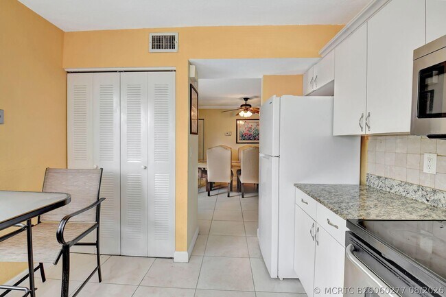 Building Photo - 5715 Fairway Park Dr