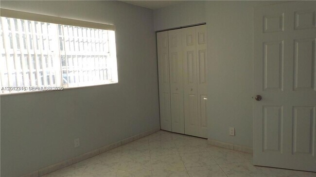 Building Photo - 5031 W Oakland Park Blvd
