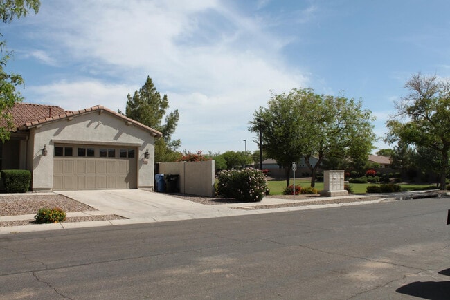 Building Photo - 3458 E Loma Vista St