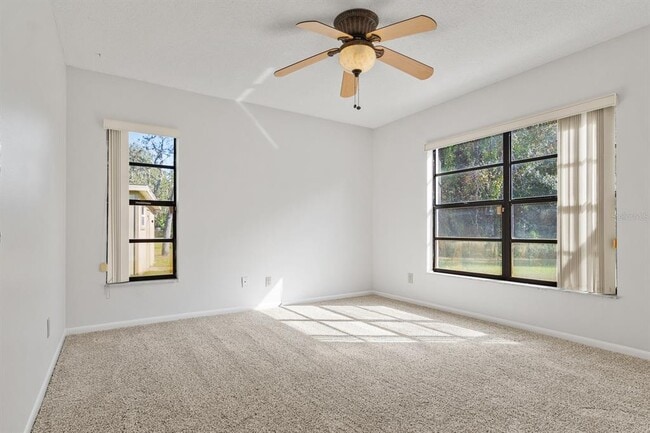 Building Photo - 10206 Lakeview Dr