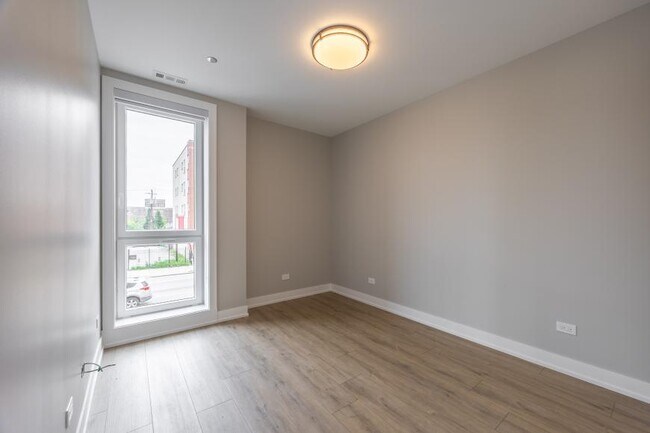 Building Photo - 2 bedroom in Chicago IL 60612