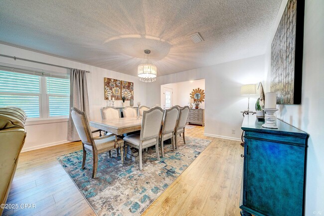 Building Photo - 2615 W 11th St