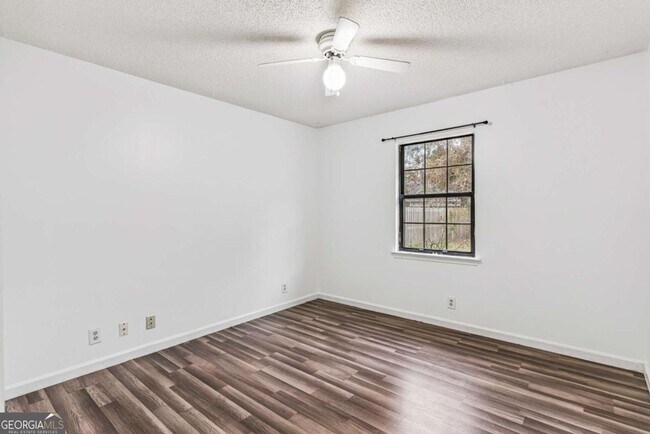 Building Photo - Available Today!