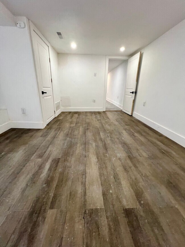 Building Photo - Luxurious 1-Bedroom Apartment in West Phil...