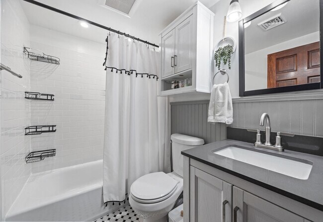 Building Photo - 19 Blossom Ln