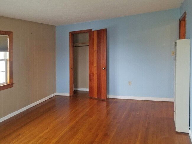 Building Photo - 206 Norwood Dr