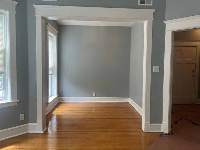 Building Photo - 208 N Waller Ave