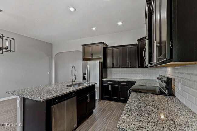 Building Photo - 6350 Escondido Dr