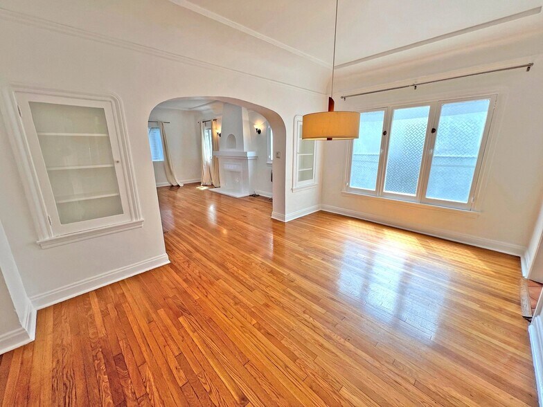 Building Photo - 335 N Orange Grove Ave