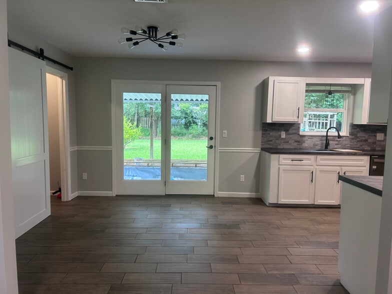 Building Photo - 306 Fawn Cir