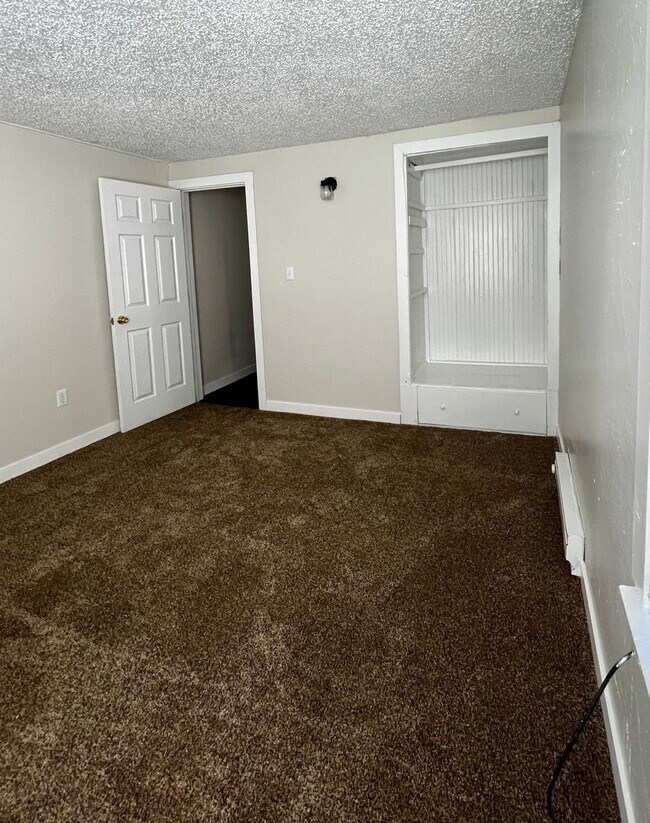 Building Photo - 2 Bedroom Single Family