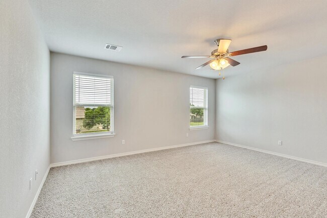 Building Photo - 701 Hays Hill Dr