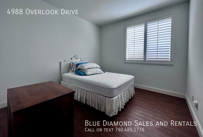 Building Photo - 4988 Overlook Dr