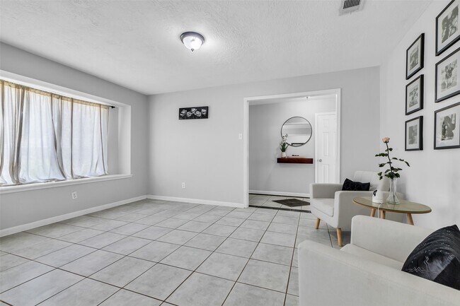 Building Photo - 1210 Forsythe Ln