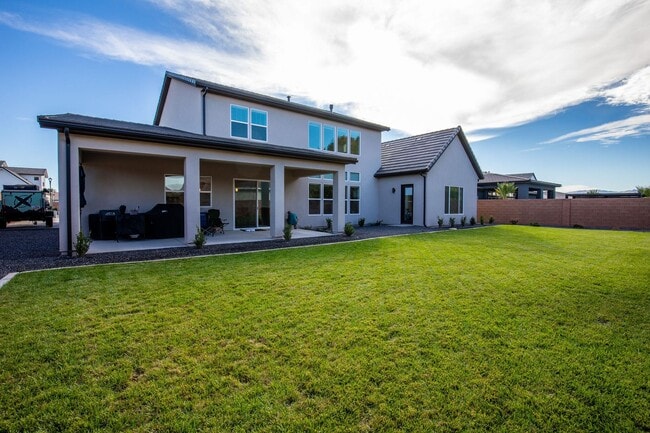 Building Photo - Washington Fields 4 bed | 3 1/2 bath | 3 c...