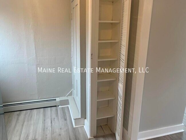 Building Photo - 372 Hammond St