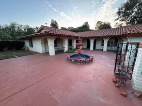 Building Photo - El Cajon Rancho Estate