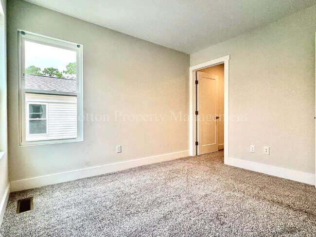 Building Photo - Modern 3BR/2.5BA Townhome | $2,100/mo. | P...