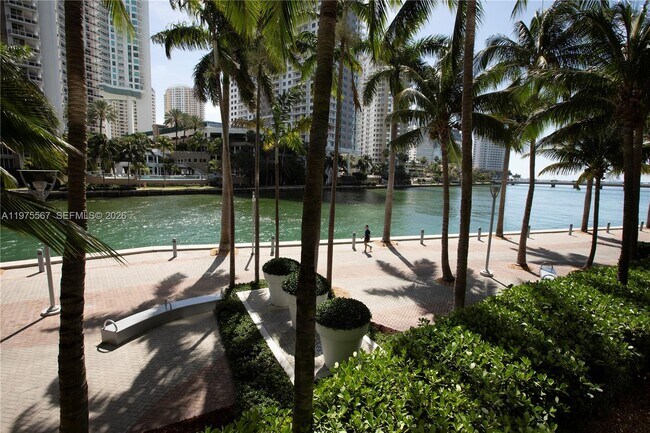 Building Photo - 475 Brickell Ave