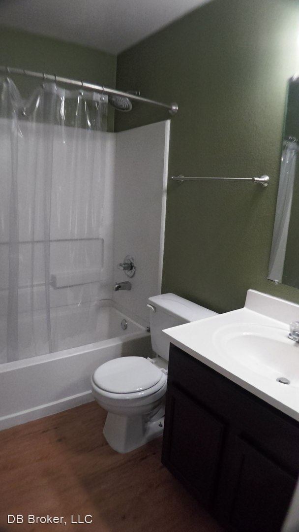 Building Photo - 2 br, 2.5 bath House - 8 Bratton Drive