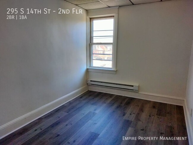 Building Photo - 2nd Floor: 2 Bedroom/ 1 Bathroom Apartment...