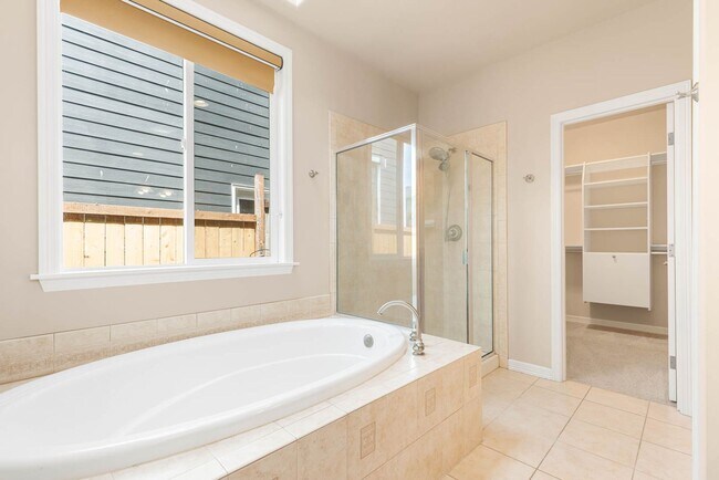 Building Photo - Stunning 4 bedroom Home in Coveted Deer Ridge Community