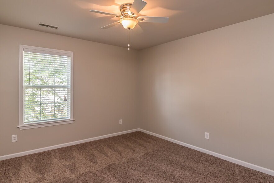 Building Photo - 2647 Hansford Dr