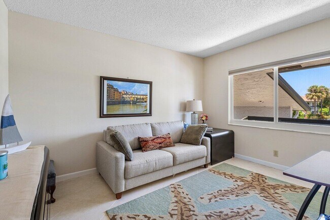 Building Photo - 5850 Sugar Palm Ct