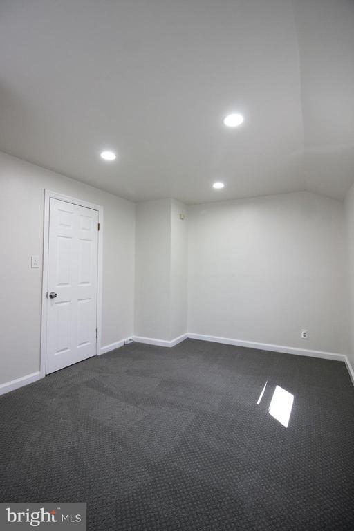 Building Photo - 3719 S Kemper Rd