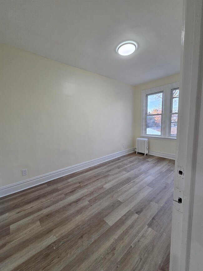 Building Photo - 704 90th St