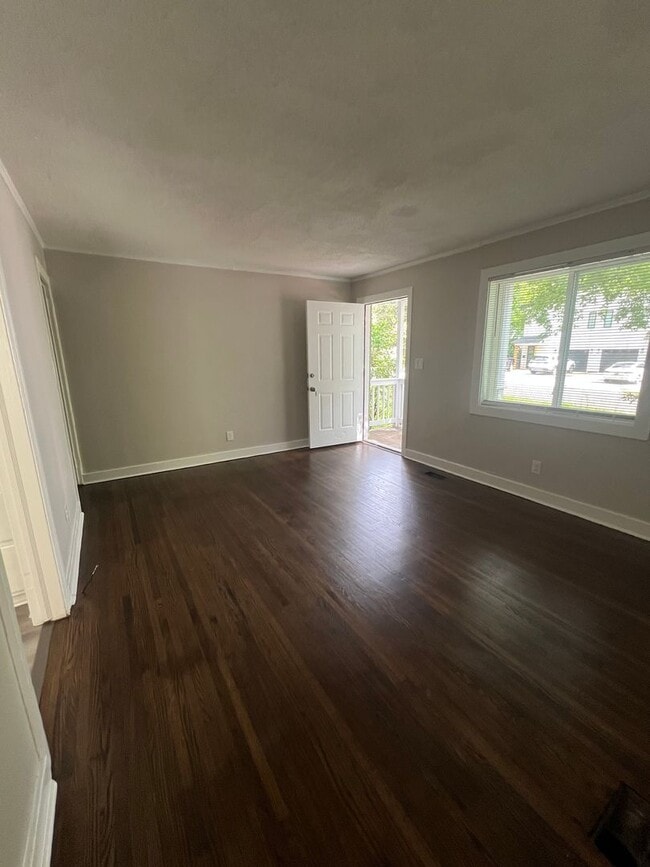 Building Photo - Remodeled 2 Bedroom in Camp North End area