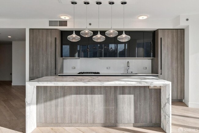 Building Photo - 201 Folsom St