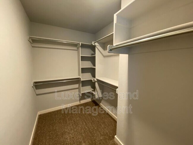 Building Photo - 17604 Sunny Hollow Rd