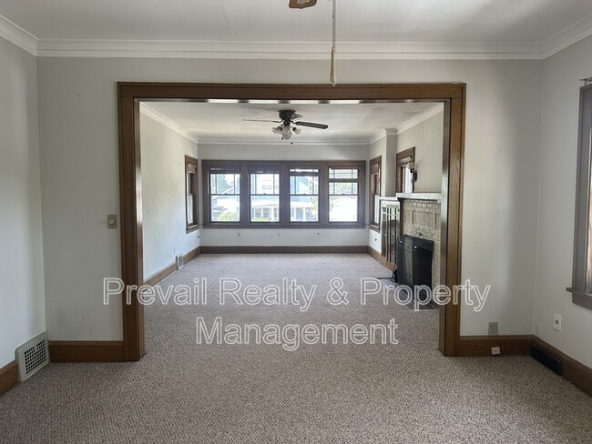 Building Photo - 127 Regan St