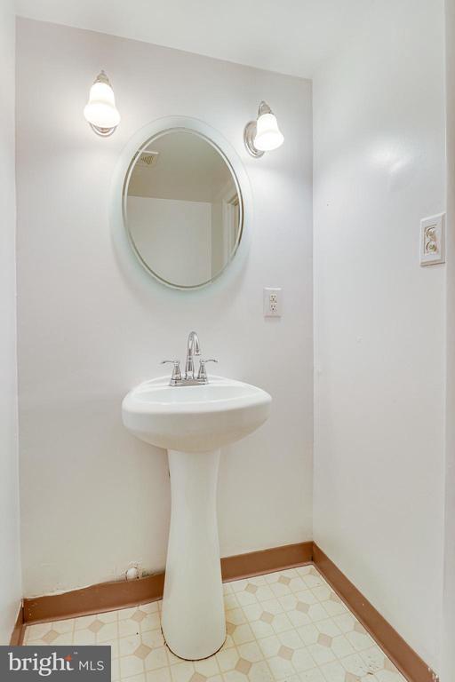 Building Photo - 9911 Whitewater Dr