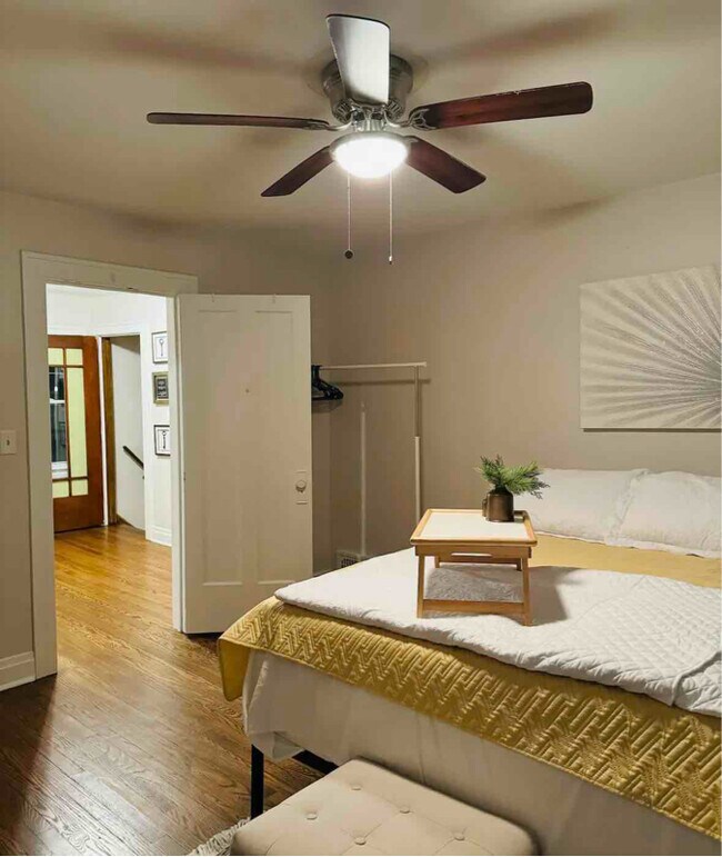 Building Photo - 161 E North Ave