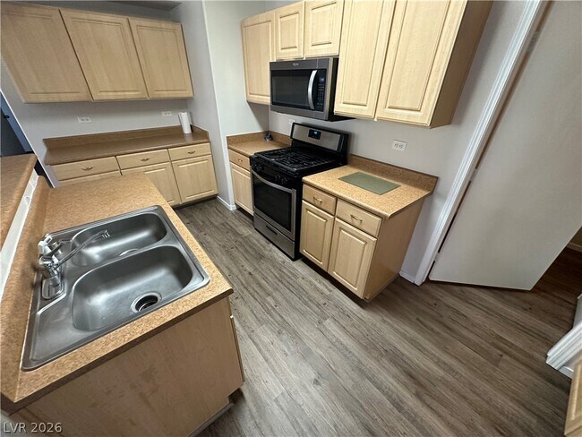 Building Photo - 8250 N Grand Canyon Dr