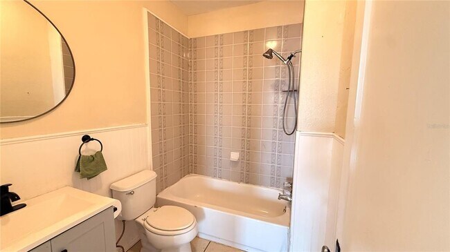 Building Photo - 905 Jones St