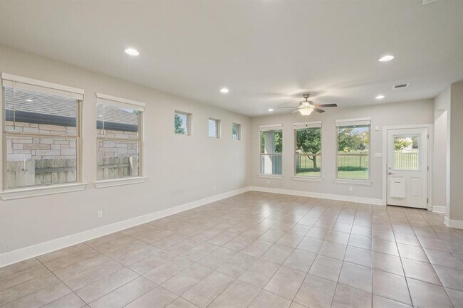 Building Photo - 305 Crossvine Trail