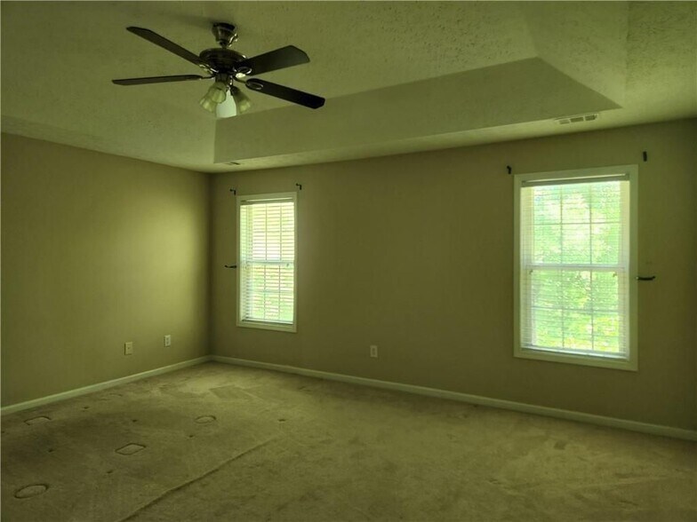 Building Photo - 2350 Kirkstone Dr