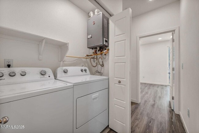 Building Photo - 557 California Ave