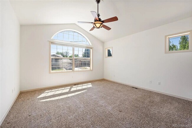 Building Photo - Amazing, Large & Beautiful Lakewood Home A...